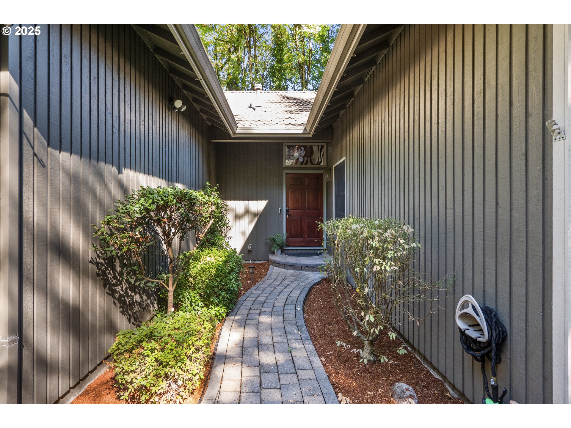 604 SW ARBORETUM CIR