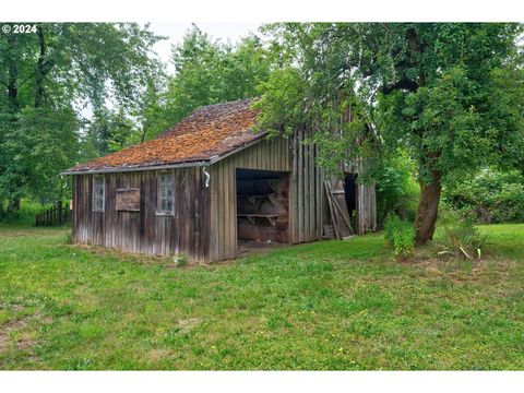 A home in Scotts Mills