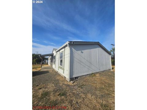 A home in Roseburg