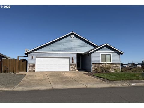 Photo of 326 Auburn Ln, Creswell, OR 97426 (MLS # 402702537)