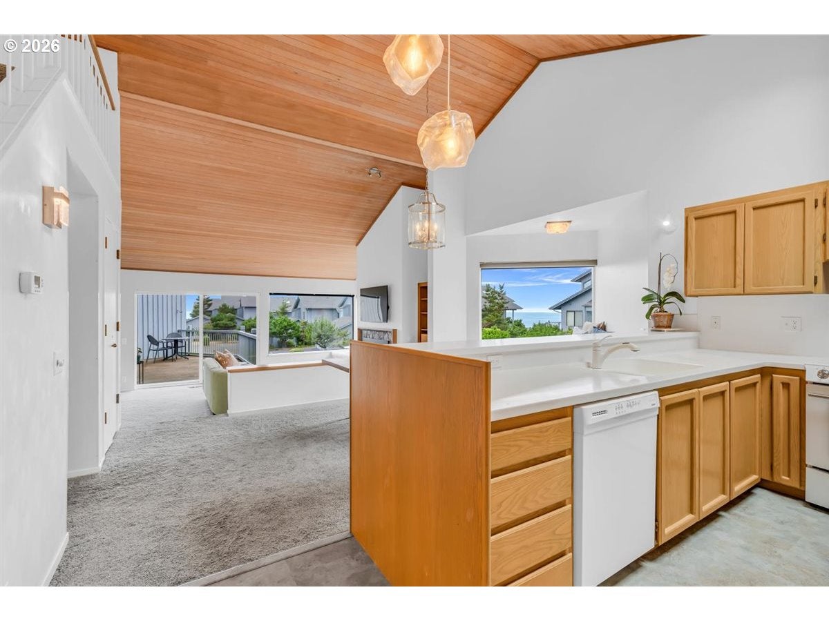 4175 N HIGHWAY 101 M-2