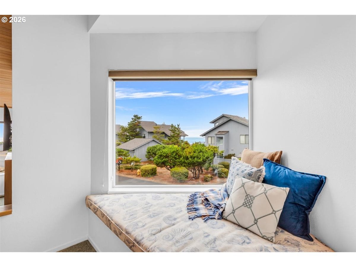 4175 N HIGHWAY 101 M-2