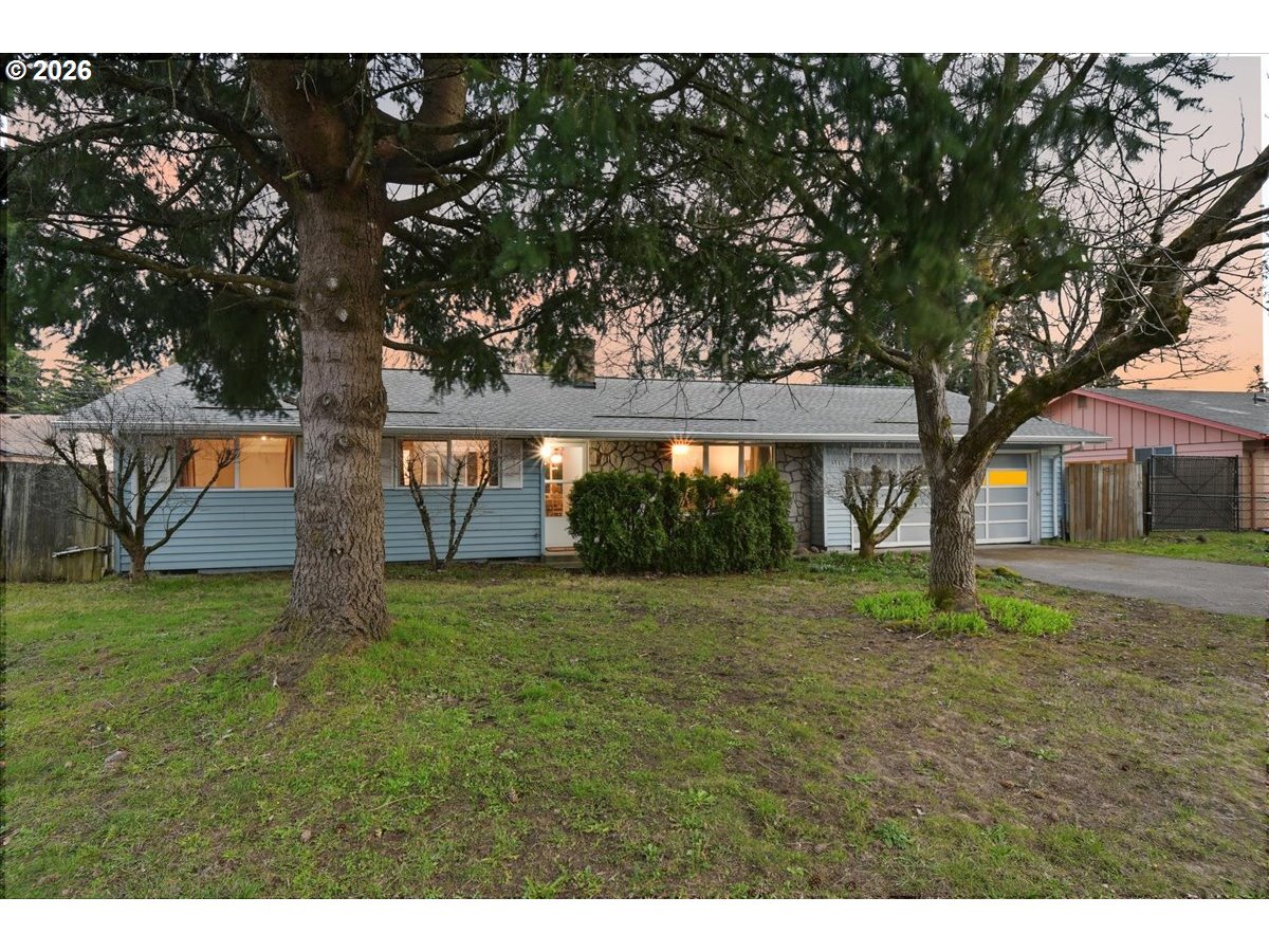 Photo 1 of 28 — 8513 NE LEWIS DR, Vancouver, WA 98662