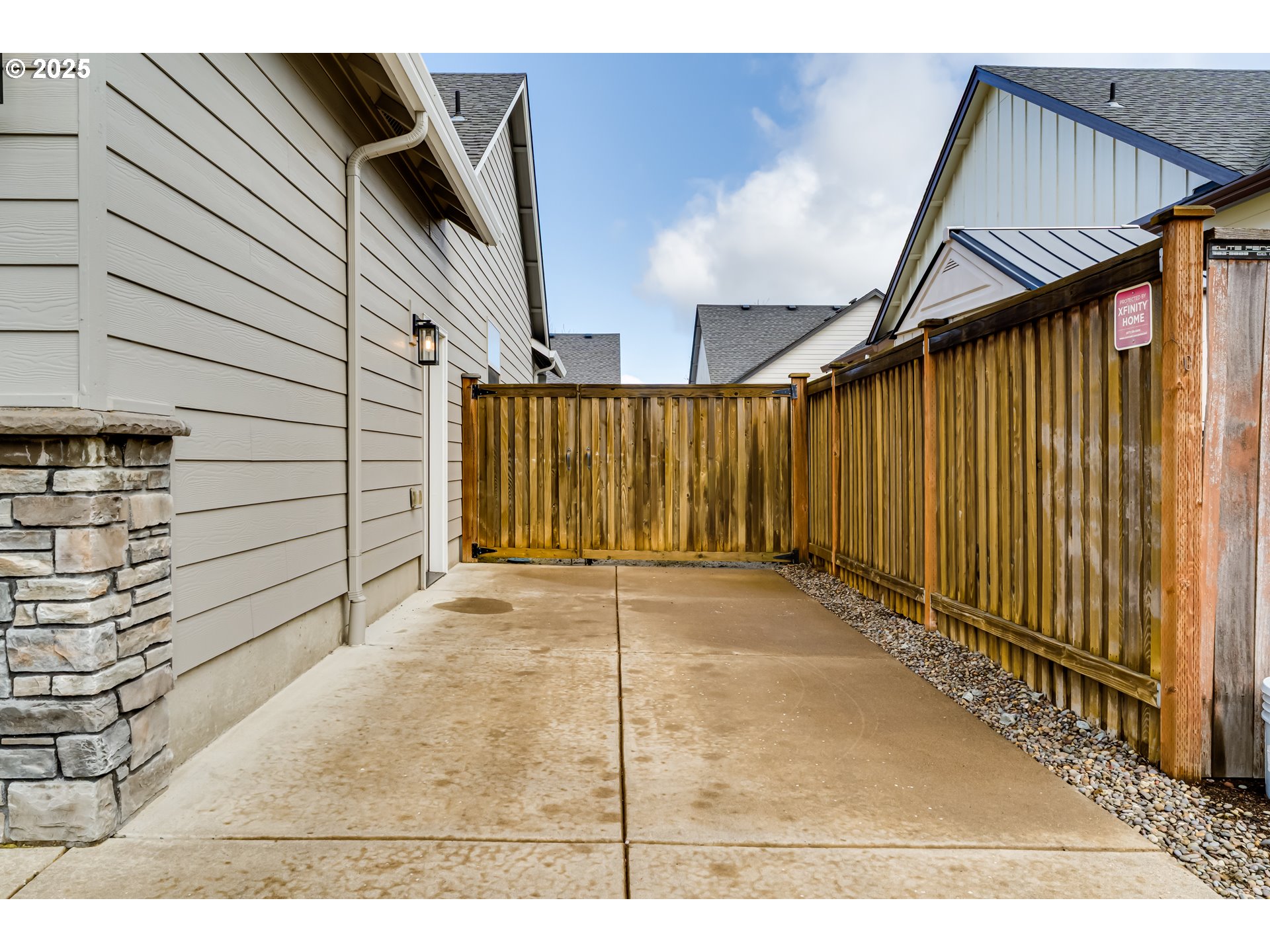 1082 KAYLEE AVE