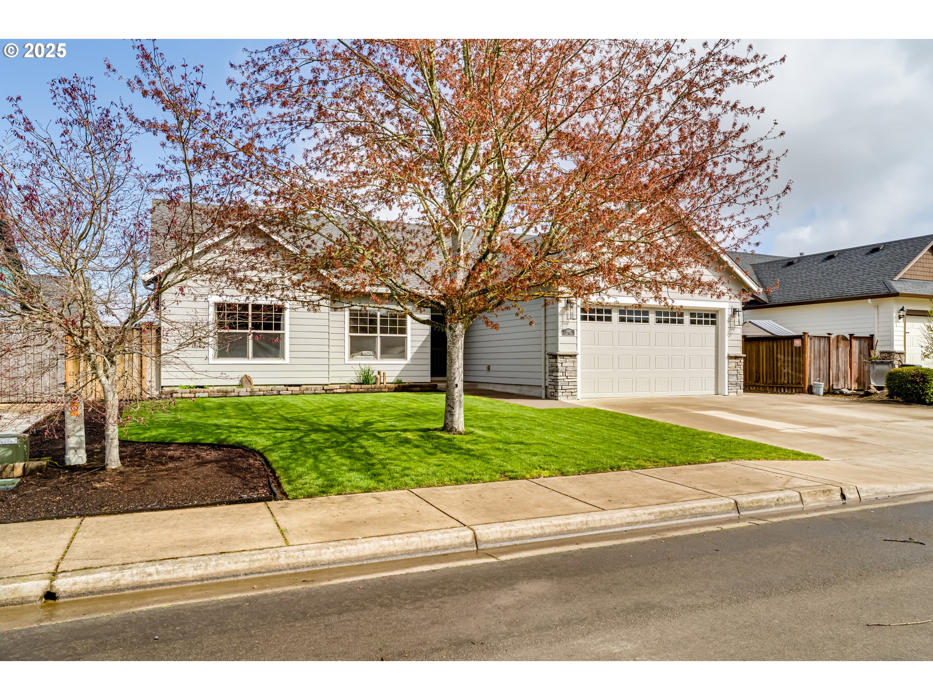 1082 KAYLEE AVE