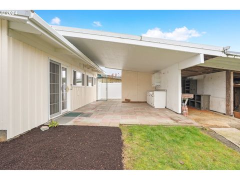 A home in Mt Angel