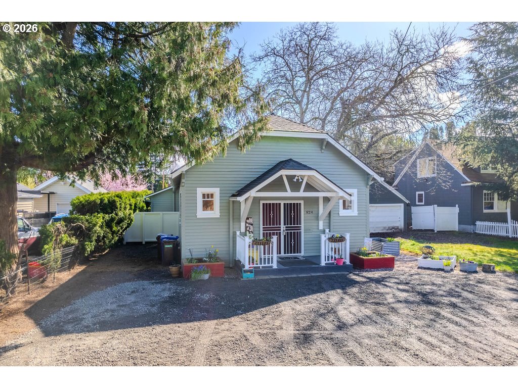 824 NW MIGNONETTE AVE