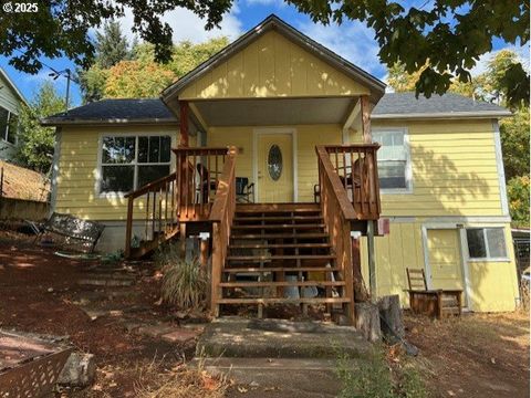 1932 NE COMMERCIAL AVE Roseburg OR 97470