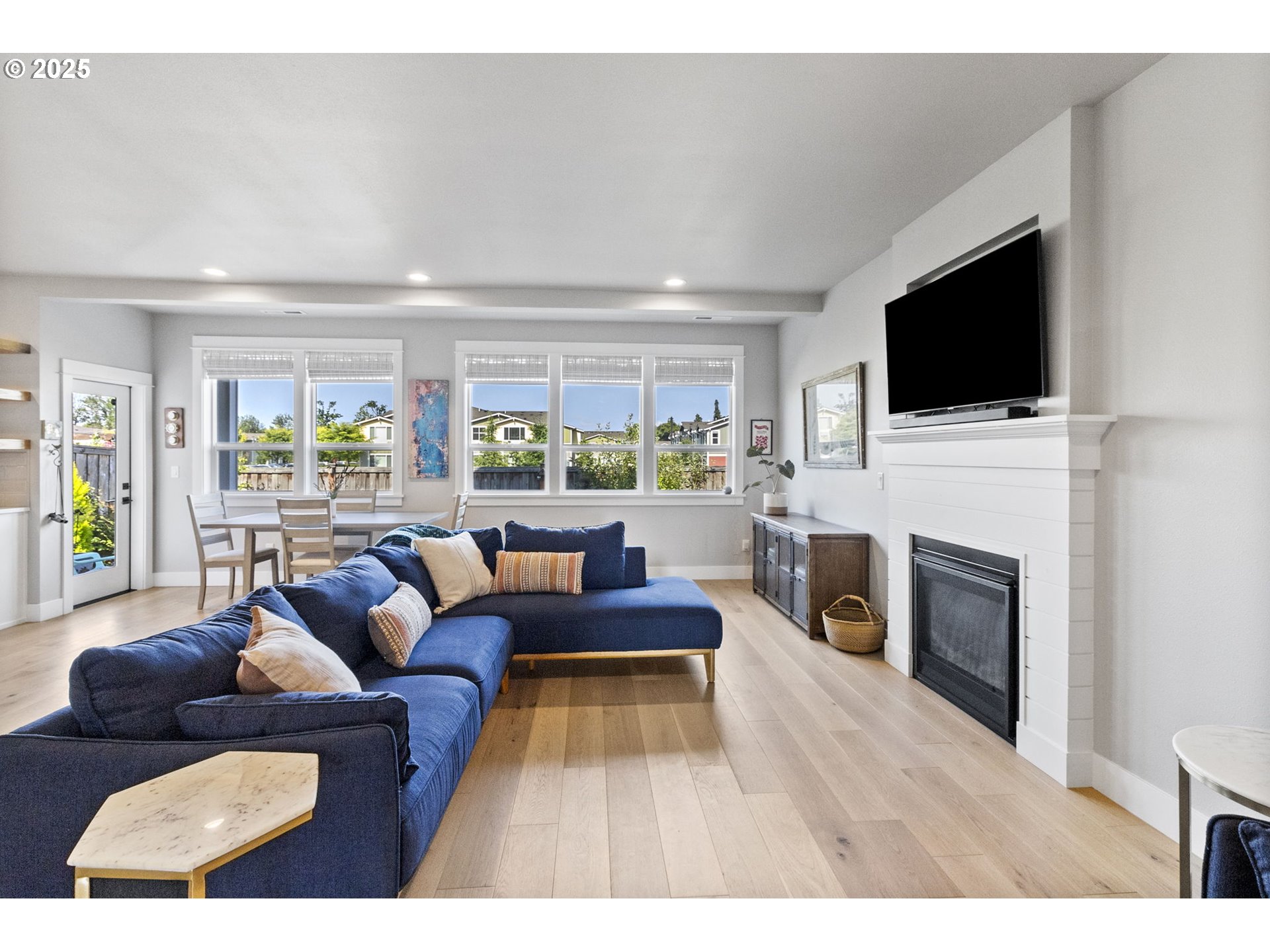 3588 NESTUCCA LOOP