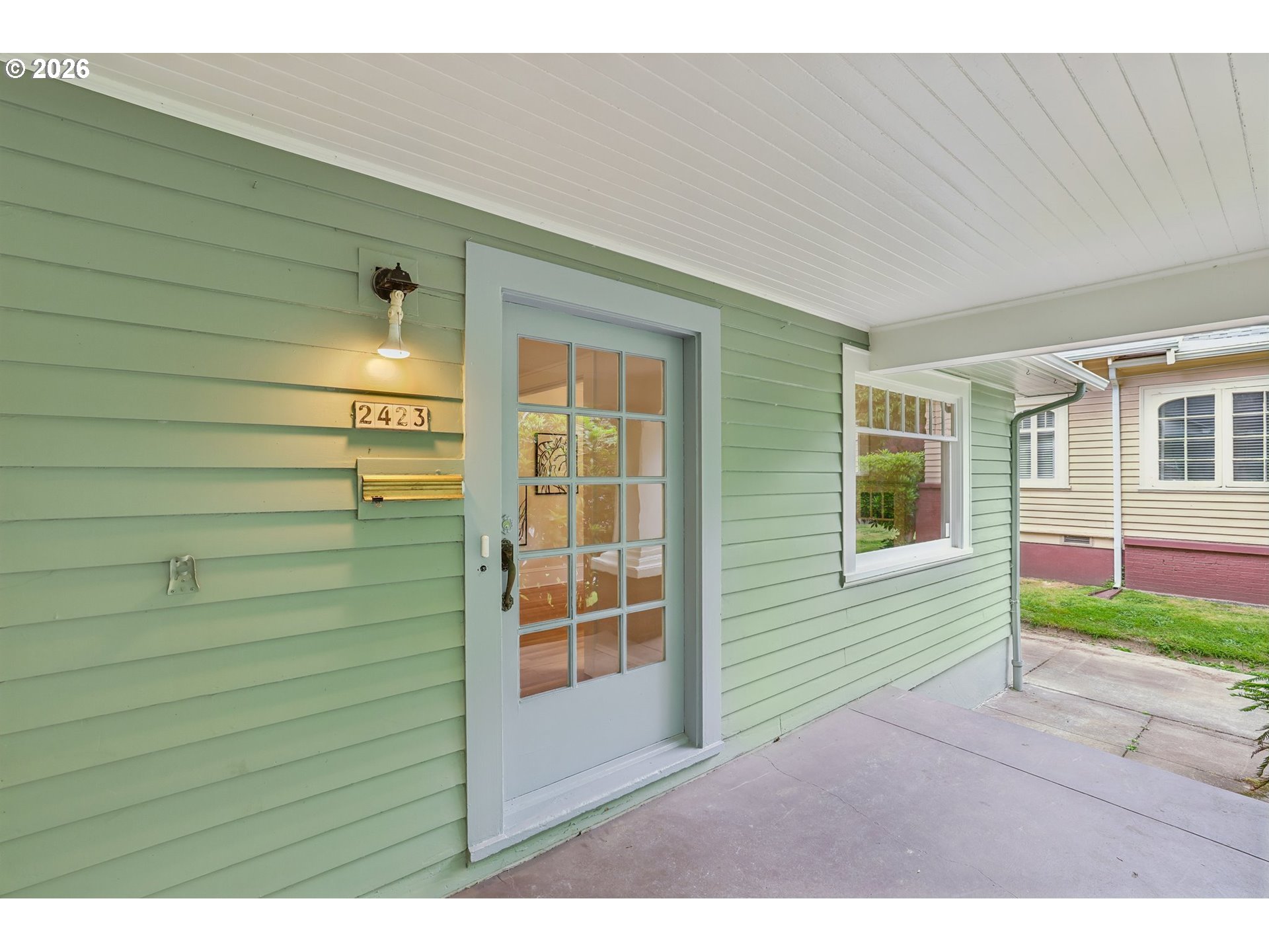 2423 NE 11TH AVE