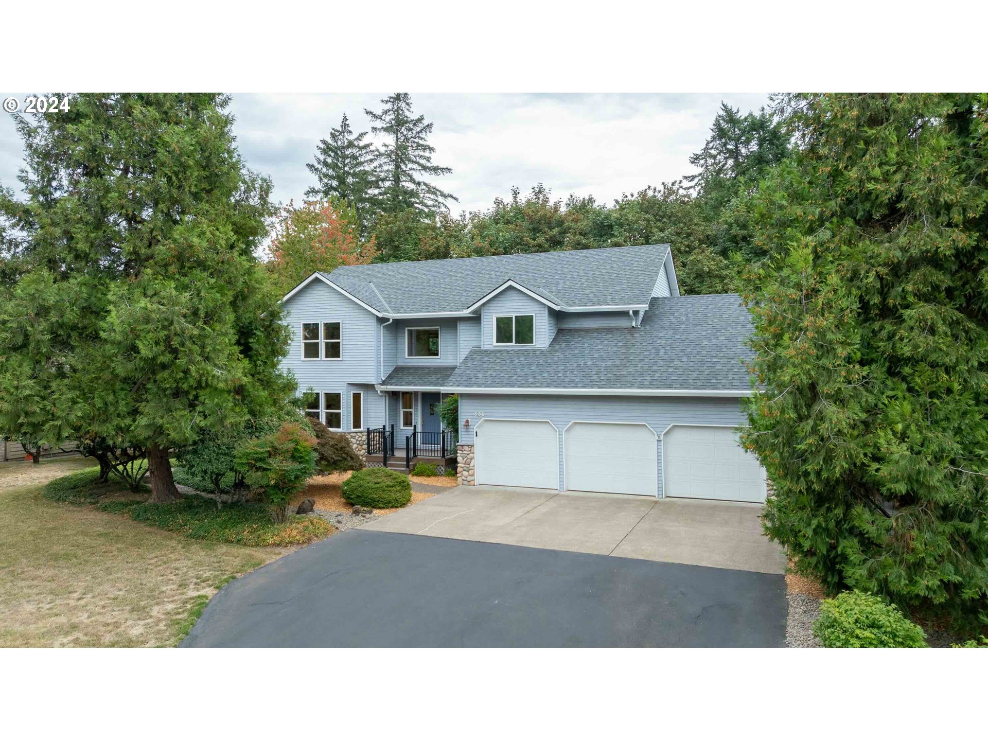 850 NE CHEHALEM DR