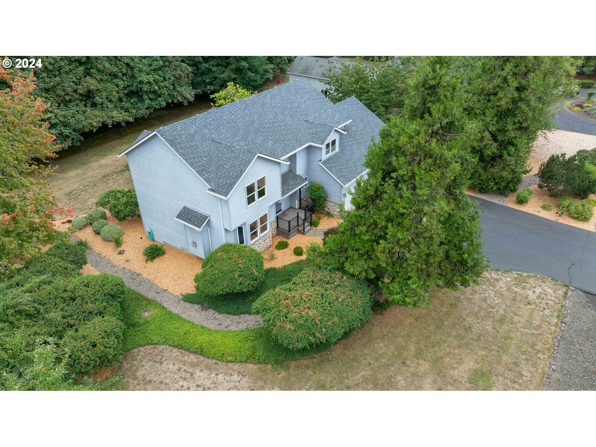850 NE CHEHALEM DR