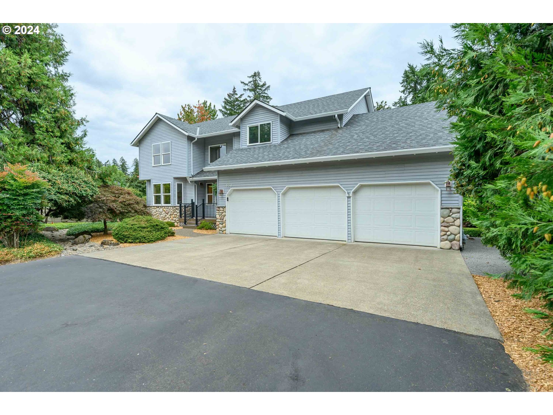 850 NE CHEHALEM DR
