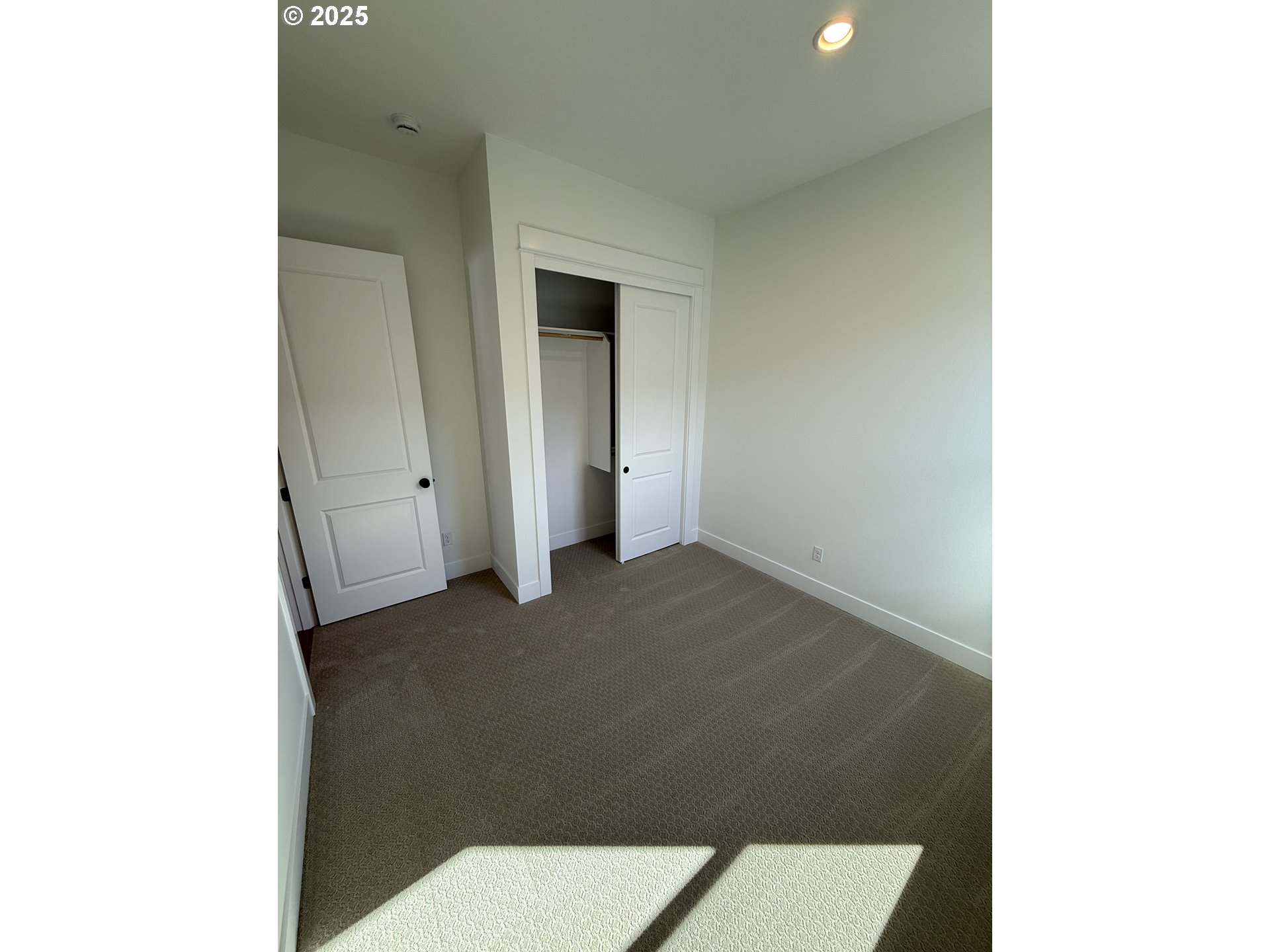 5026 N BENTON DR