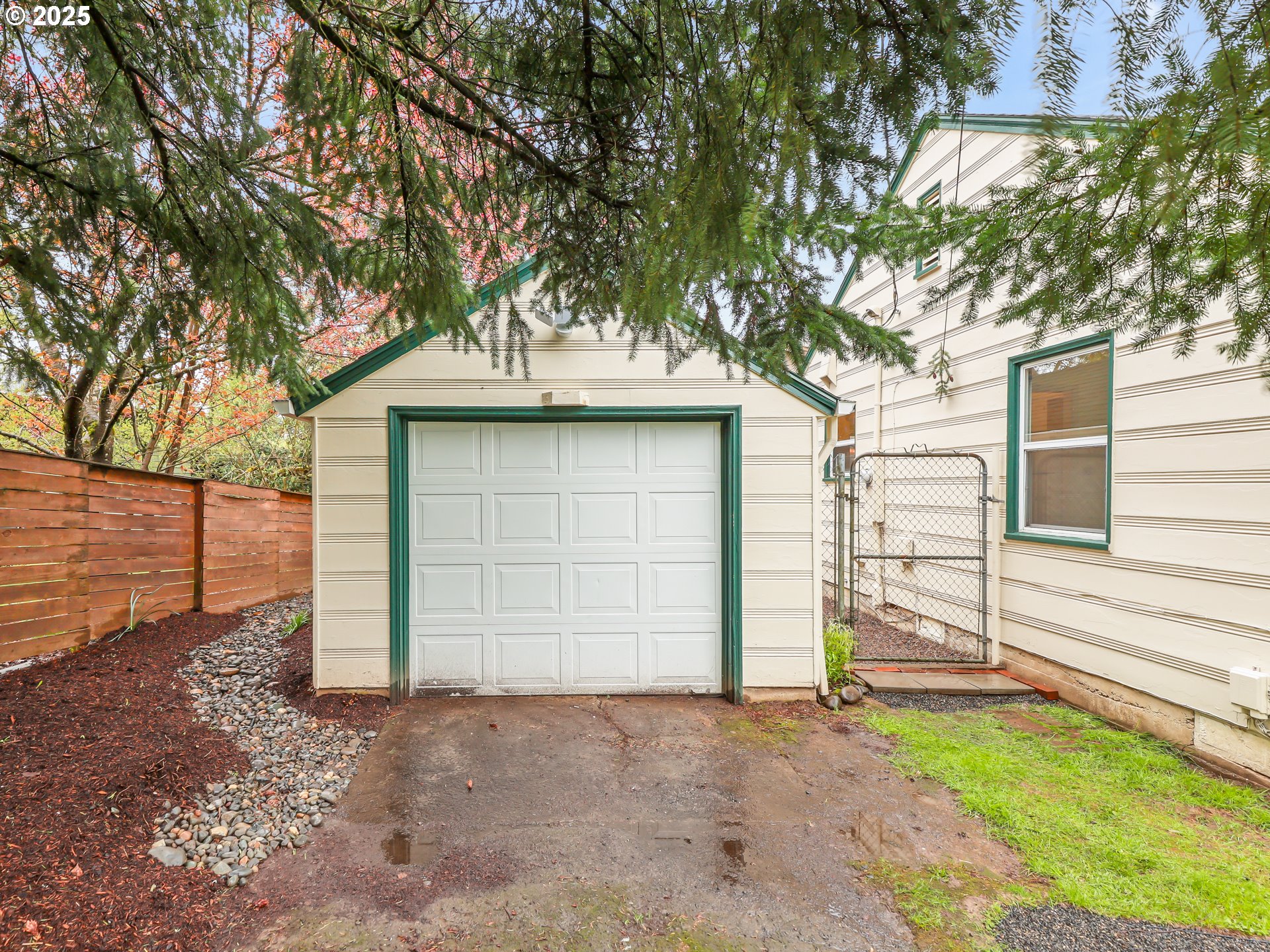 2930 SW Hume CT
