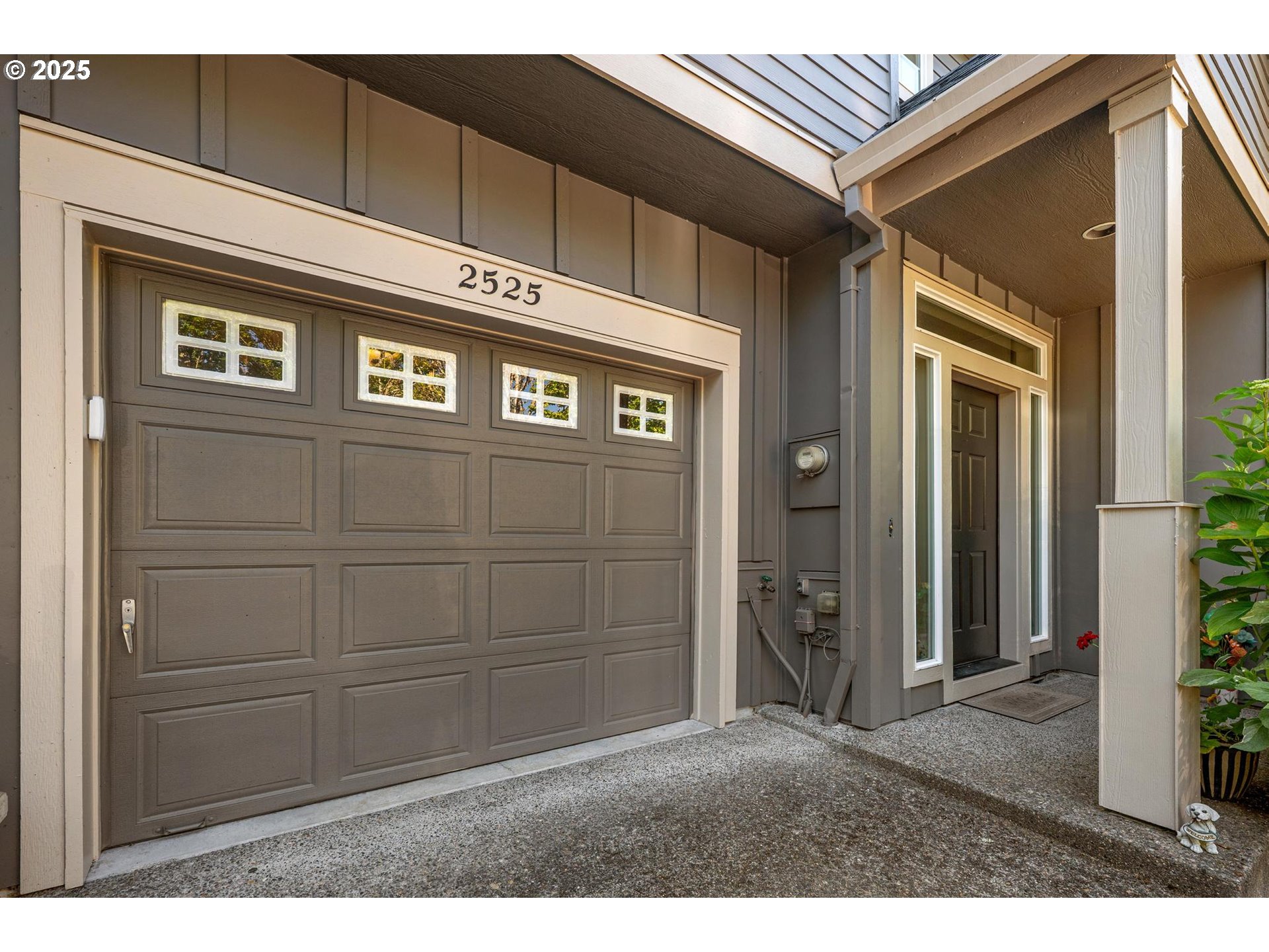 2525 NW ROGUE VALLEY TER