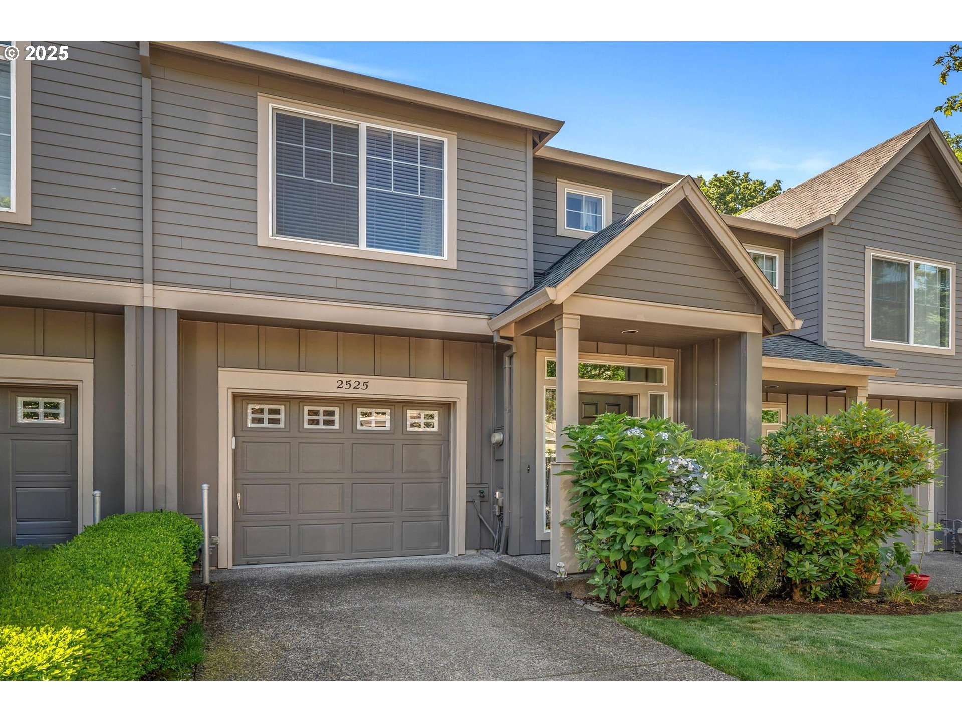 2525 NW ROGUE VALLEY TER