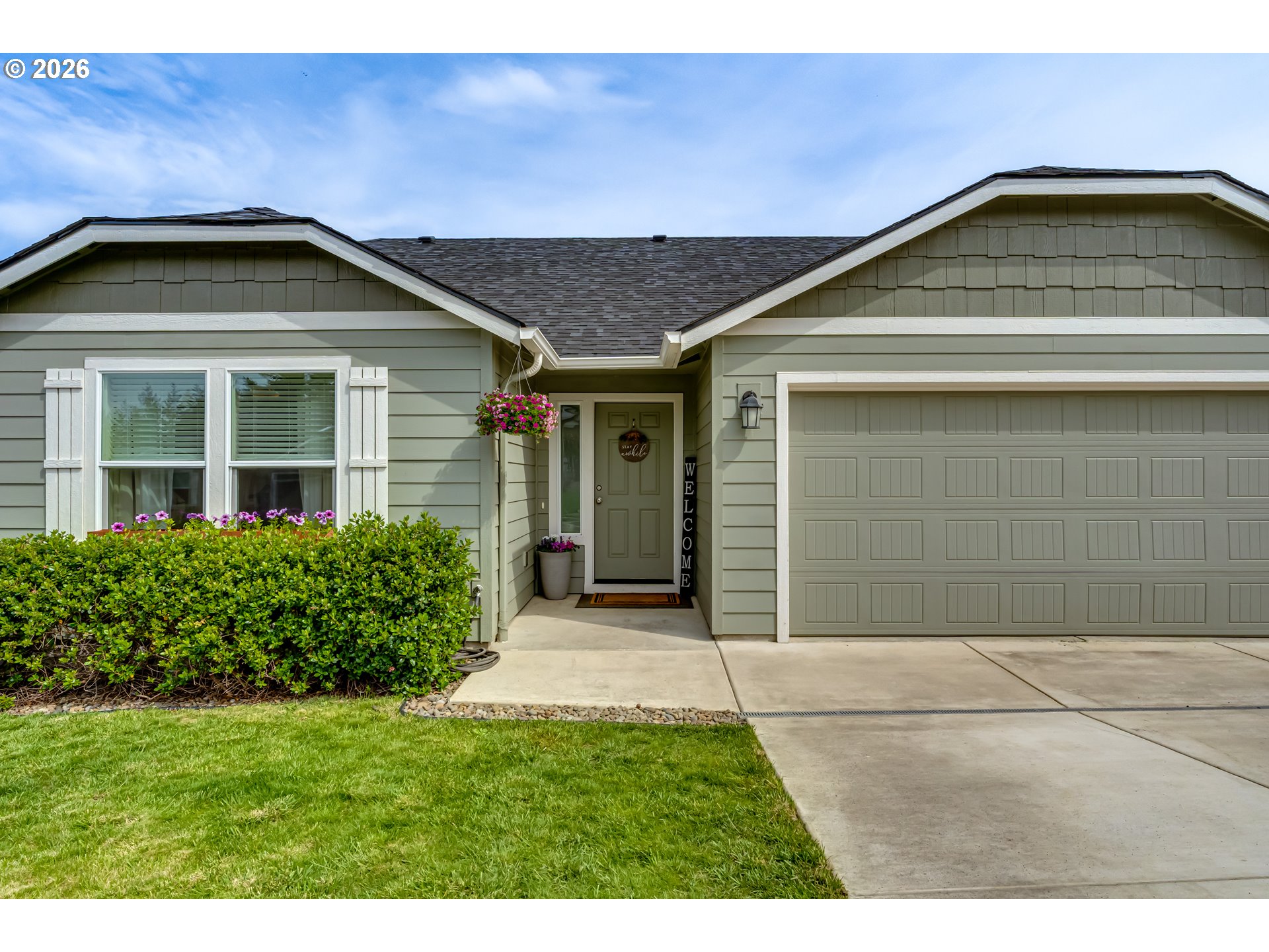 195 ROCKCREST DR
