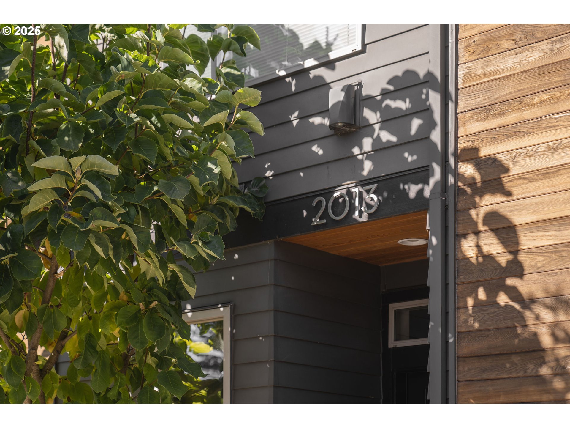 2013 SE YAMHILL ST