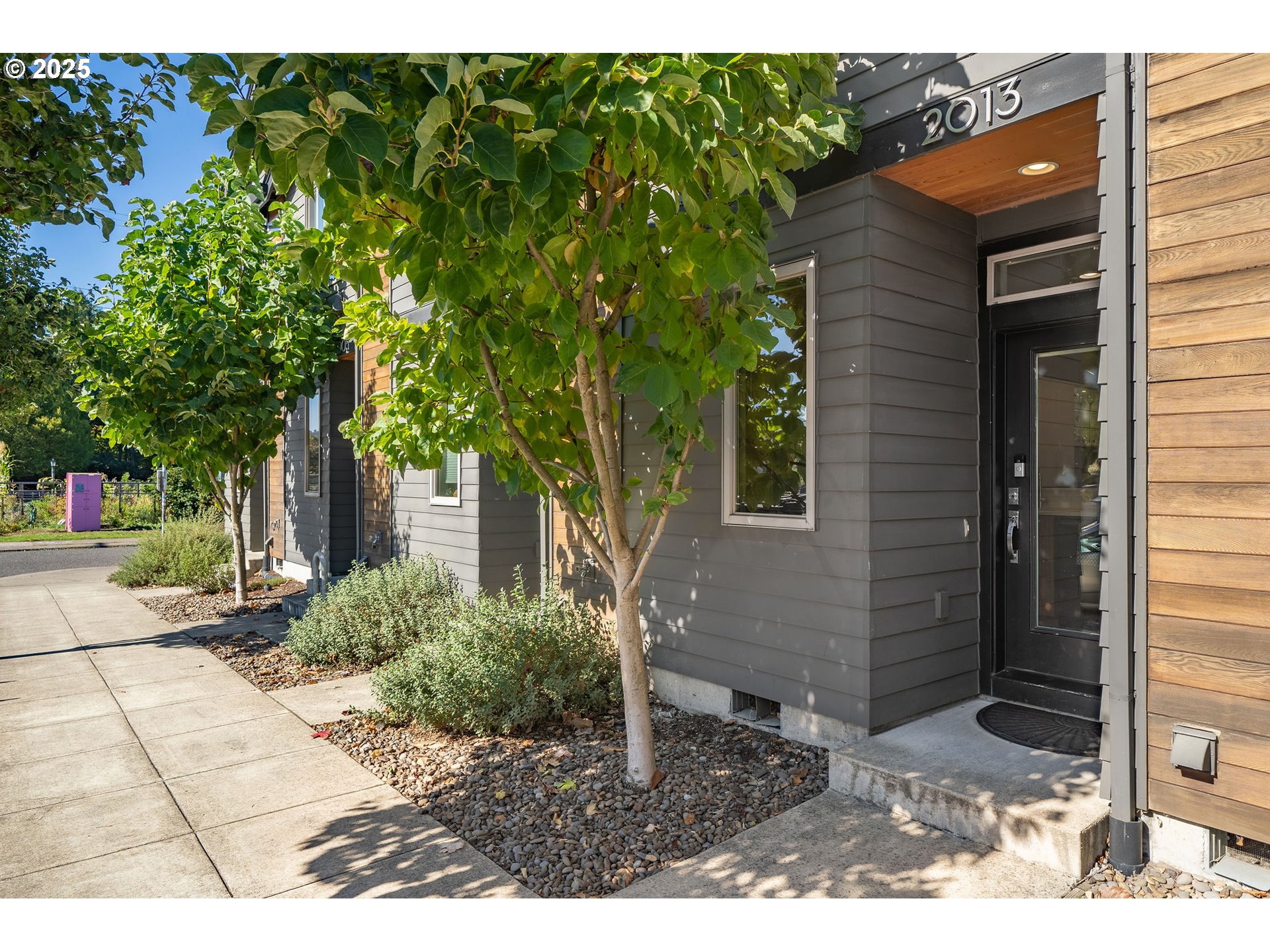 2013 SE YAMHILL ST