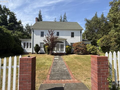 880 E 2ND ST Coquille OR 97423