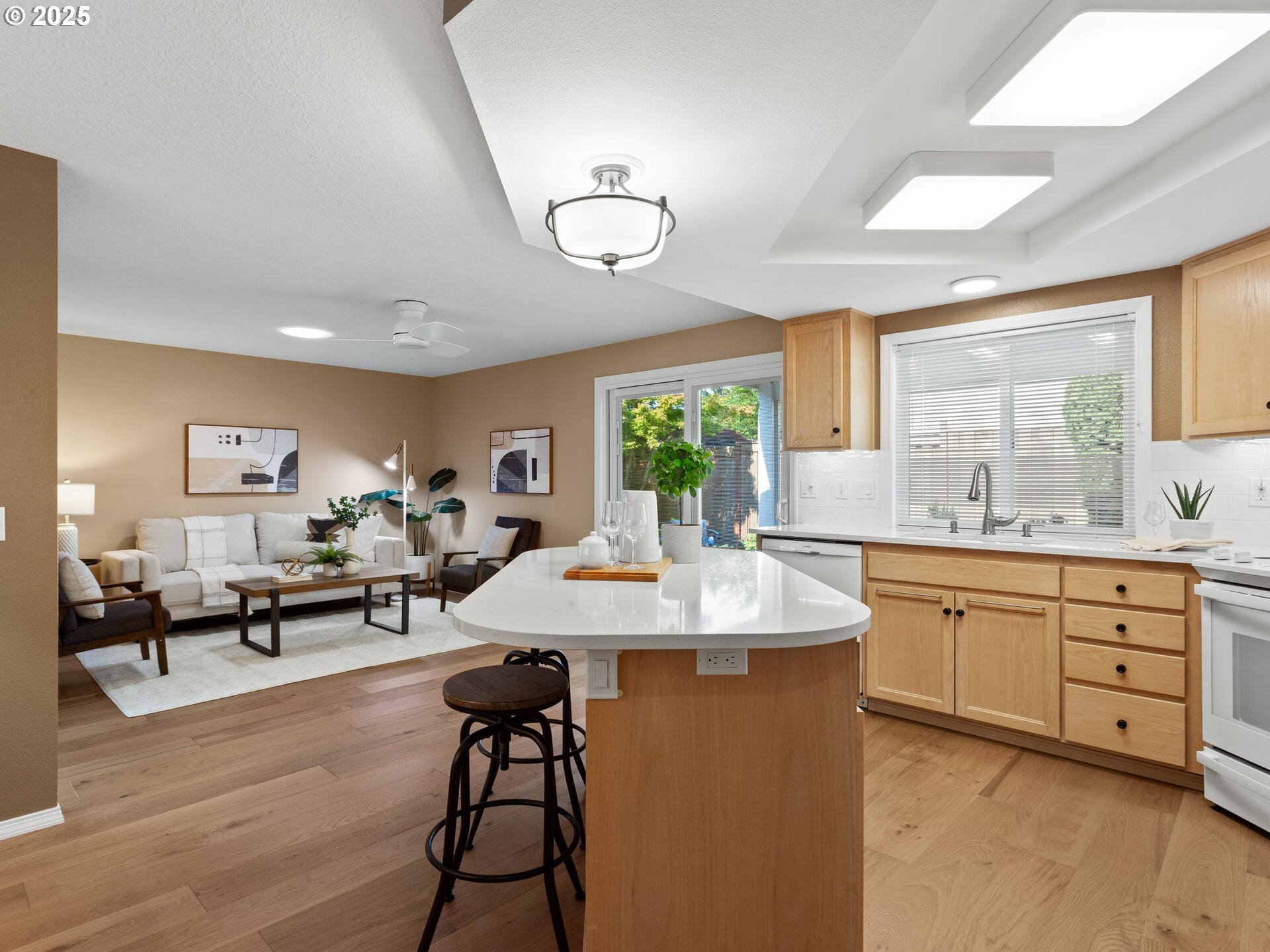 Tigard, Oregon 97224, United States, 2 Bedrooms Bedrooms, ,2 BathroomsBathrooms,Residential,Pending,159622