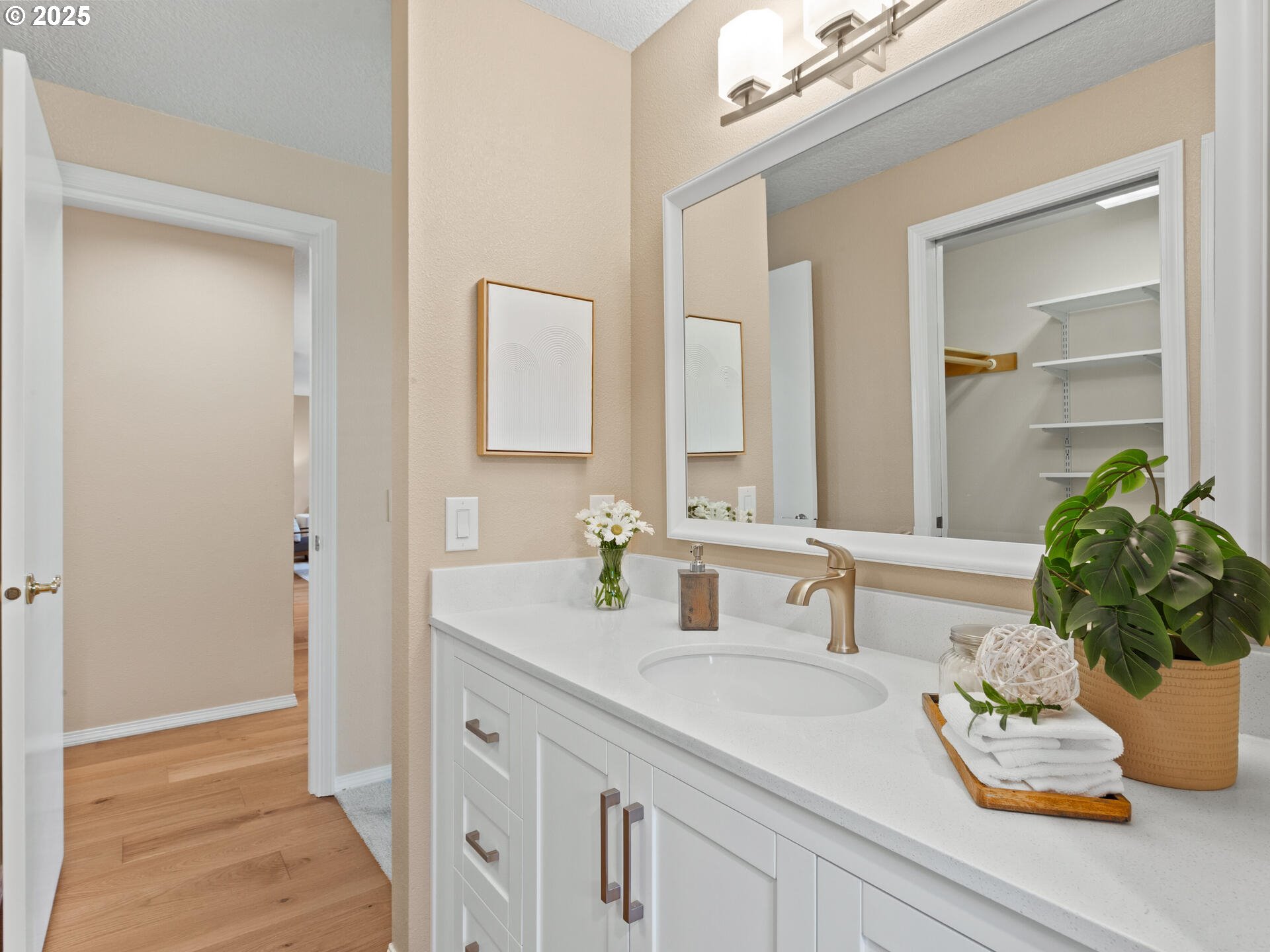 Tigard, Oregon 97224, United States, 2 Bedrooms Bedrooms, ,2 BathroomsBathrooms,Residential,Pending,159622