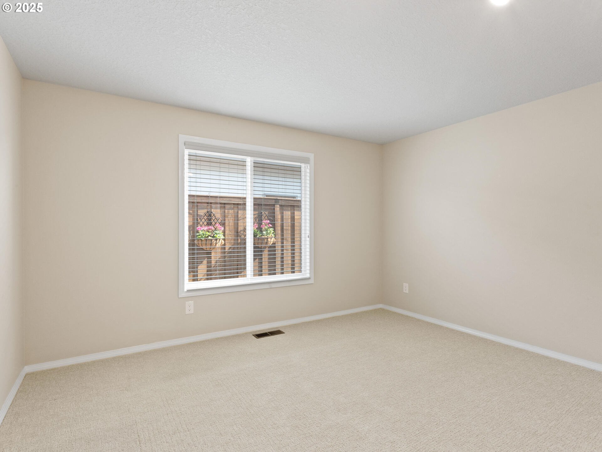 Tigard, Oregon 97224, United States, 2 Bedrooms Bedrooms, ,2 BathroomsBathrooms,Residential,Pending,159622