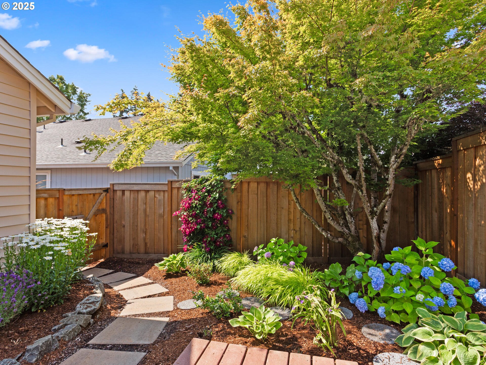 Tigard, Oregon 97224, United States, 2 Bedrooms Bedrooms, ,2 BathroomsBathrooms,Residential,Pending,159622