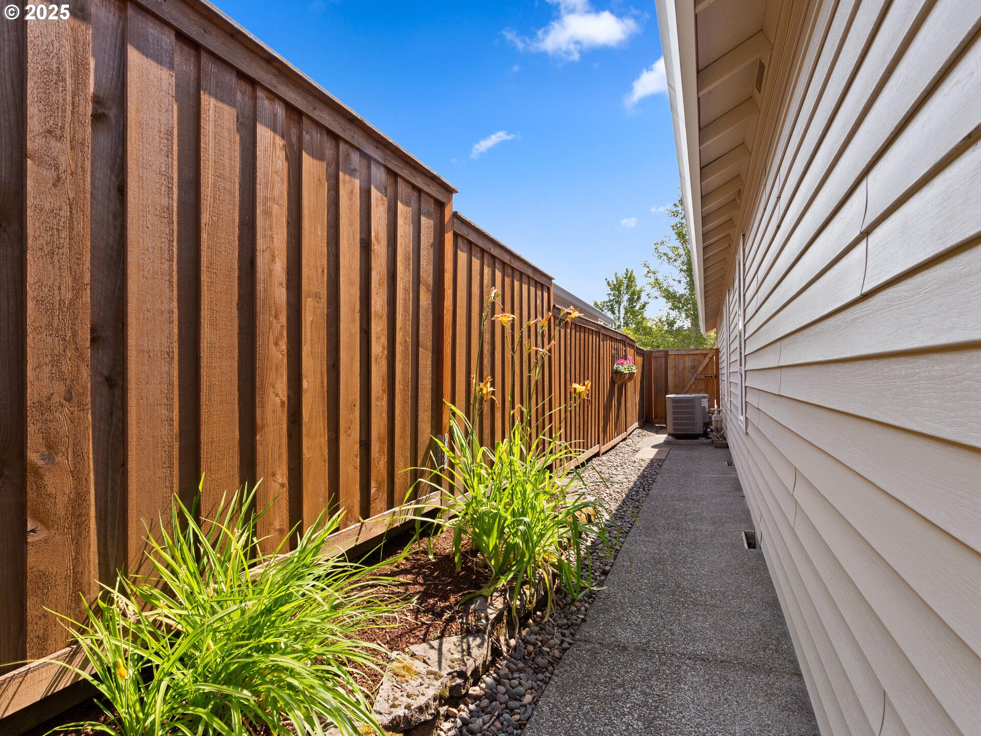 Tigard, Oregon 97224, United States, 2 Bedrooms Bedrooms, ,2 BathroomsBathrooms,Residential,Pending,159622