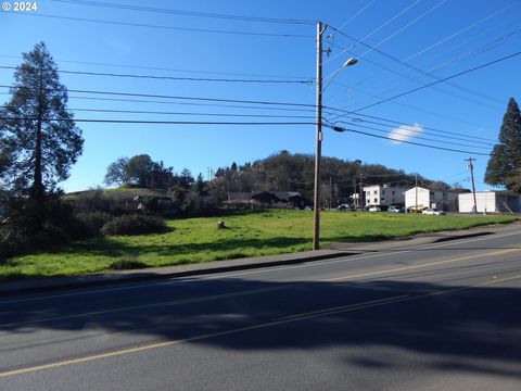 598 NE WINCHESTER ST Roseburg OR 97470