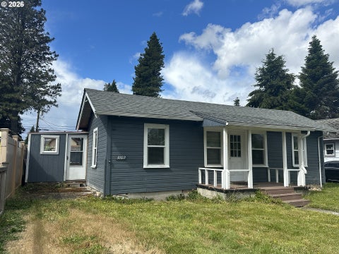 Photo of 3102 Garfield St, Longview, WA 98632 (MLS # 757747639)