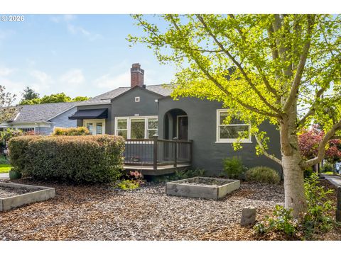 2105 SE 51ST AVE Portland OR 97215