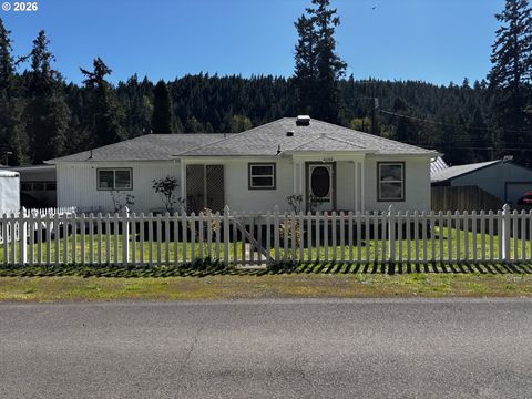 Photo of 46788 Sunset Ave, Westfir, OR 97492 (MLS # 688981460)