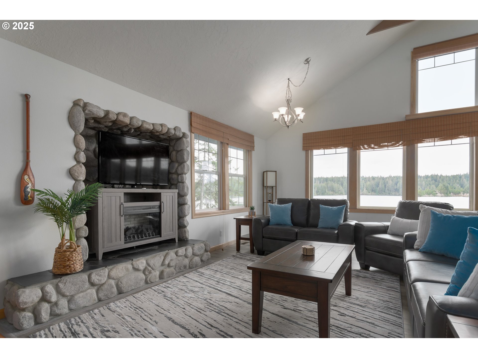 Florence, Oregon 97439, United States, 3 Bedrooms Bedrooms, ,3 BathroomsBathrooms,Residential,Pending,251859