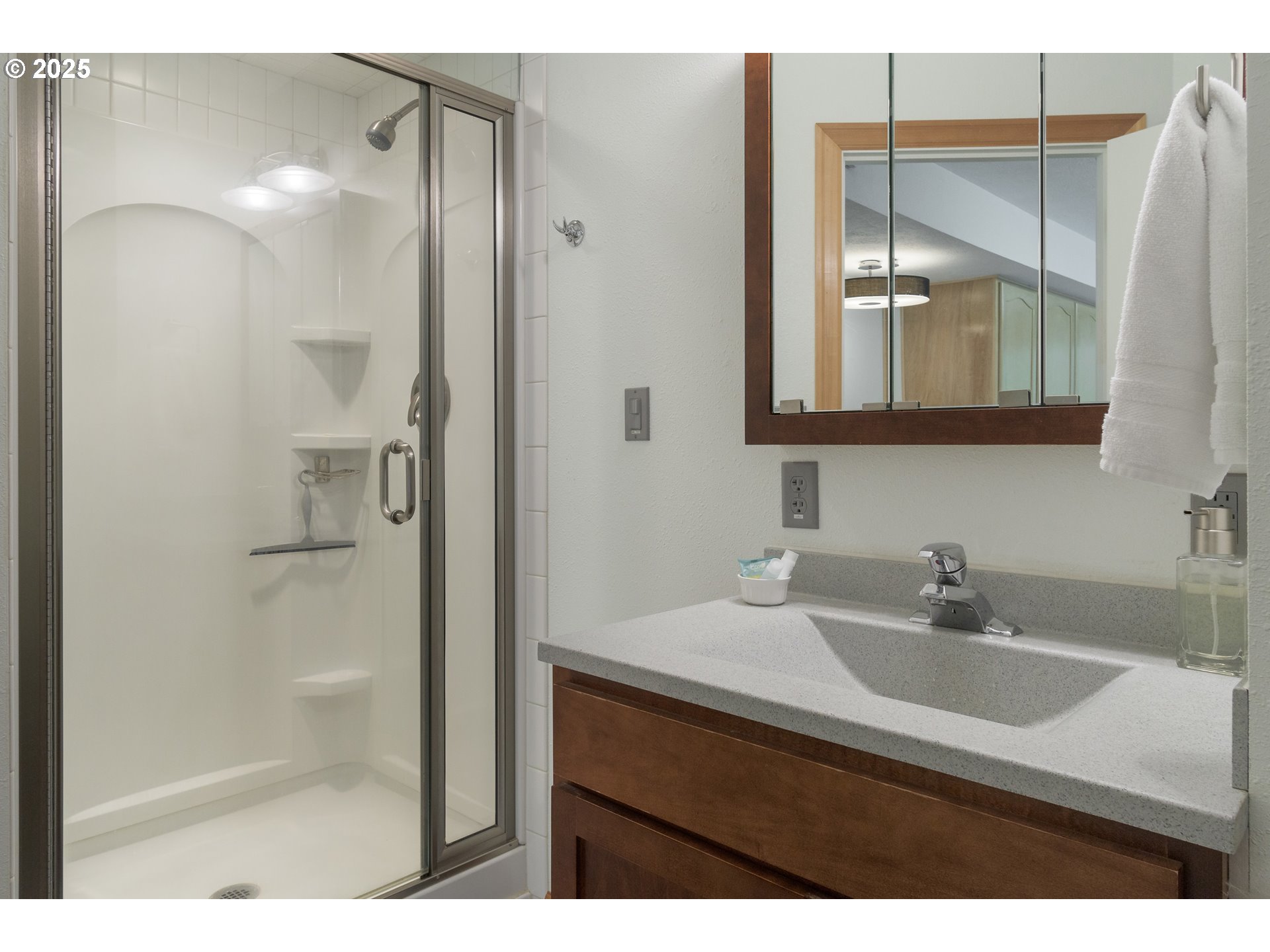 Florence, Oregon 97439, United States, 3 Bedrooms Bedrooms, ,3 BathroomsBathrooms,Residential,Pending,251859