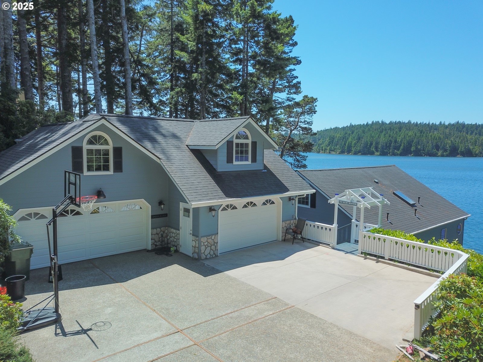 Florence, Oregon 97439, United States, 3 Bedrooms Bedrooms, ,3 BathroomsBathrooms,Residential,Pending,251859