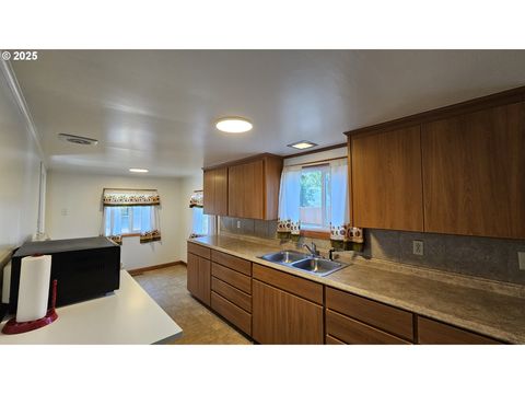 Tiny photo for 47861 Commercial St, Oakridge, OR 97463 (MLS # 649006952)