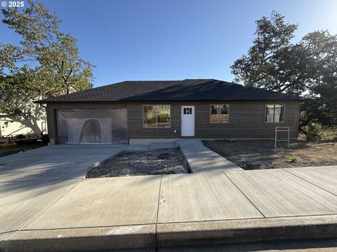 119 SE LEBLEU LN Winston OR 97496