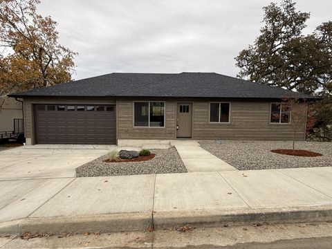 119 SE LEBLEU LN Winston OR 97496