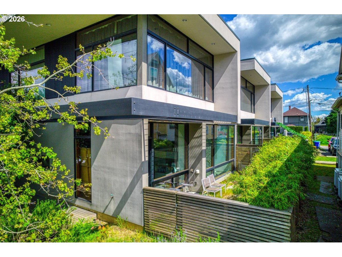 4056 N VANCOUVER AVE