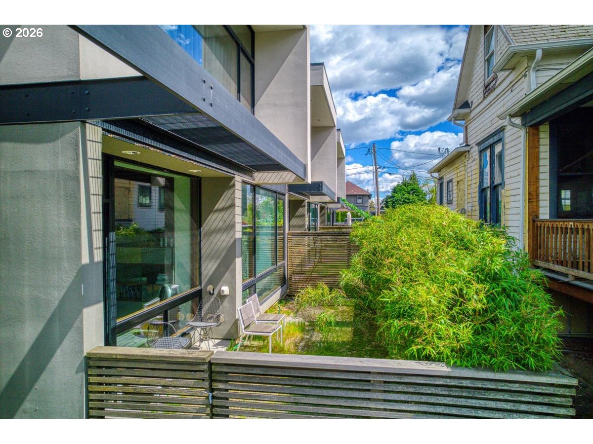 4056 N VANCOUVER AVE