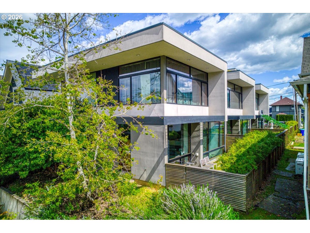 4056 N VANCOUVER AVE