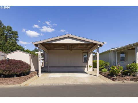 Photo of 11584 SW Royal Villa Dr, Portland, OR 97224 (MLS # 712337698)