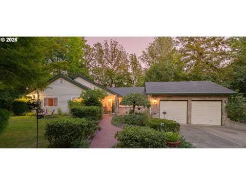 Photo of 1180 SE Villard St, McMinnville, OR 97128 (MLS # 588197223)