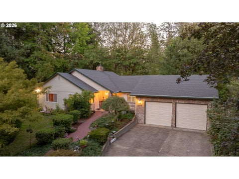 Photo of 1180 SE Villard St, McMinnville, OR 97128 (MLS # 588197223)