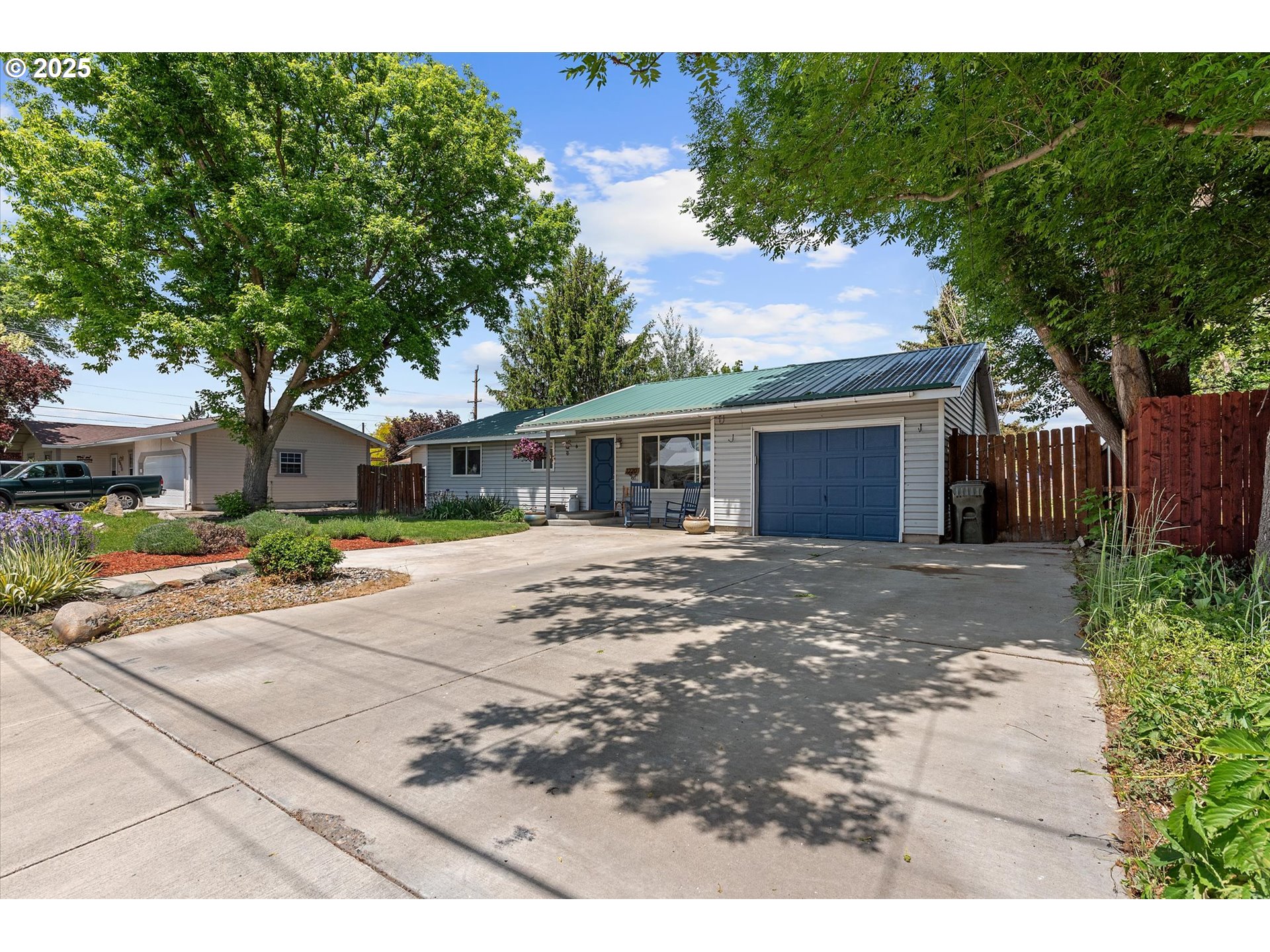 1220 BAKER ST