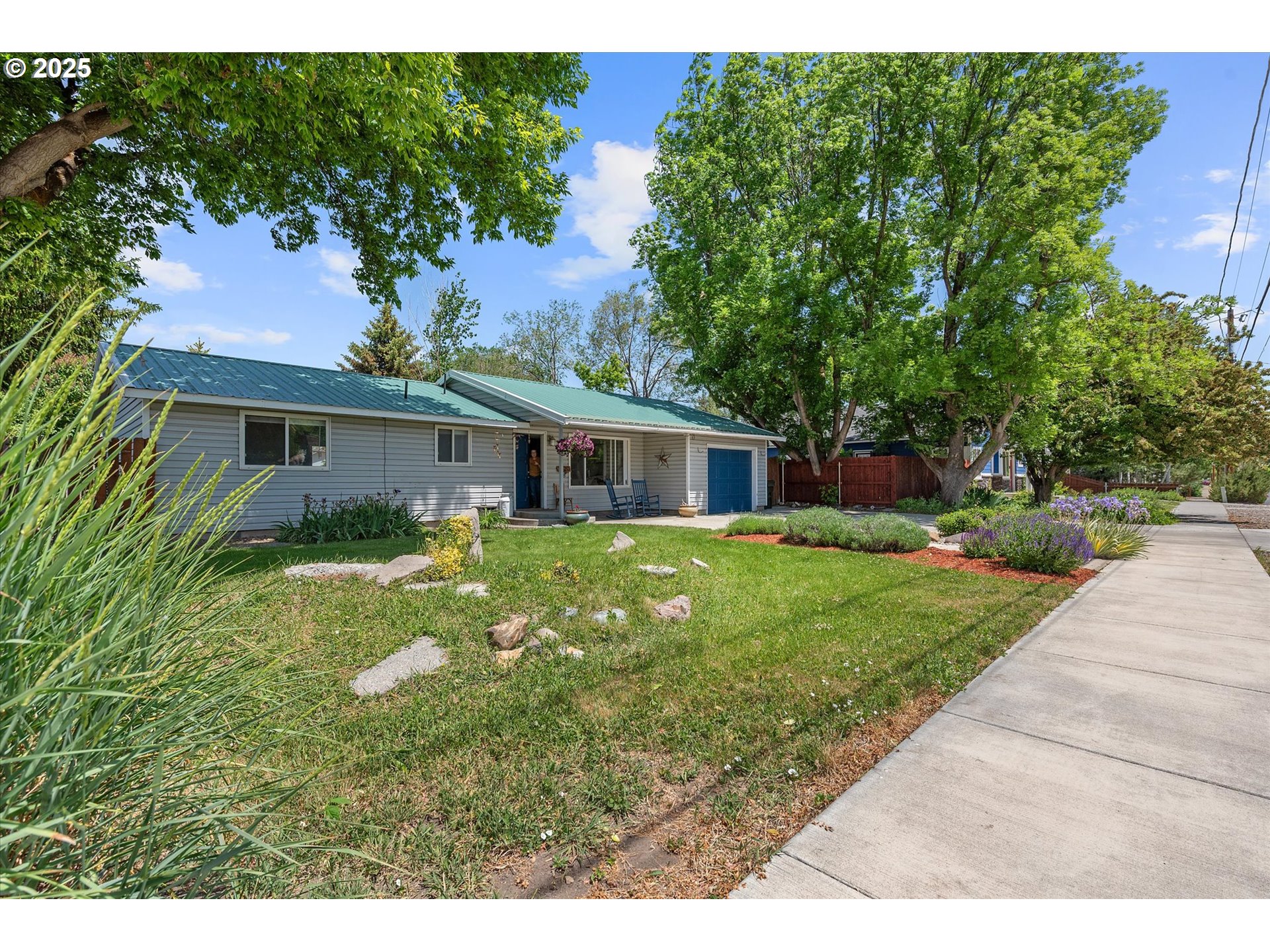 1220 BAKER ST