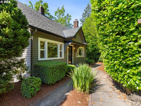 872 SW BROADWAY DR Portland OR 97201