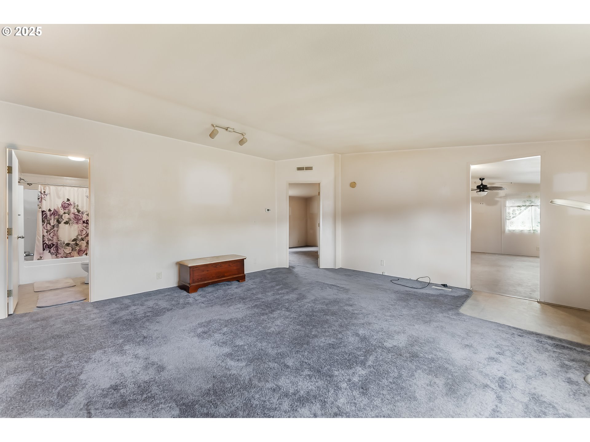 115 LONE OAK CT